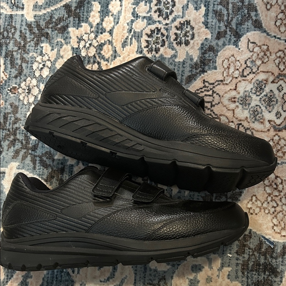Brooks Men's Black Sneakers